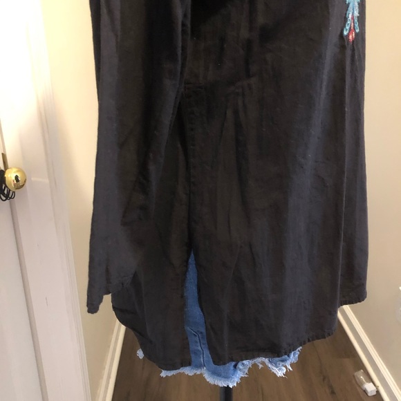 Sara Studio brand Embroidered V-neck tunic - Picture 3 of 6